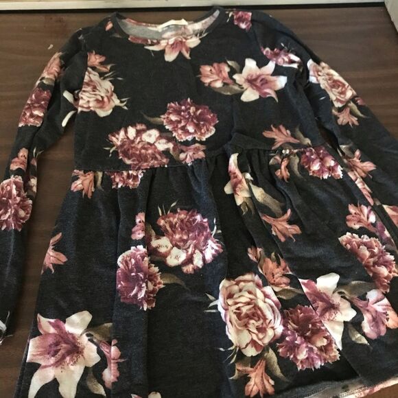 Adorable top size small perfect condion see pic - Picture 1 of 1